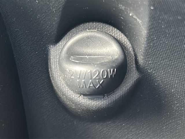 トヨタ アクア S 千葉県 2013(平25)年 12.7万km シルバーM 純正SDナビゲーション/【Bluetooth・CD・DVD・SD・DS】/バックカメラ/エンジンプッシュスタート/・スマートキー/・スペアキー/ハロゲンヘッドライト/・オートライト/前後ドライブレコーダー/ETC/ステアリングリモコン/取扱説明書