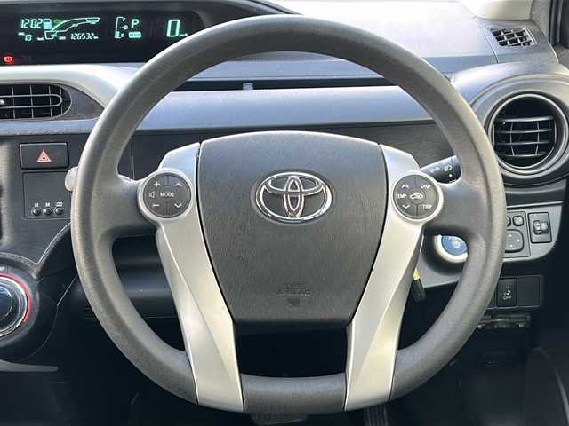 トヨタ アクア S 千葉県 2013(平25)年 12.7万km シルバーM 純正SDナビゲーション/【Bluetooth・CD・DVD・SD・DS】/バックカメラ/エンジンプッシュスタート/・スマートキー/・スペアキー/ハロゲンヘッドライト/・オートライト/前後ドライブレコーダー/ETC/ステアリングリモコン/取扱説明書