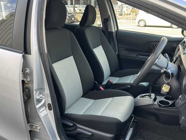 トヨタ アクア S 千葉県 2013(平25)年 12.7万km シルバーM 純正SDナビゲーション/【Bluetooth・CD・DVD・SD・DS】/バックカメラ/エンジンプッシュスタート/・スマートキー/・スペアキー/ハロゲンヘッドライト/・オートライト/前後ドライブレコーダー/ETC/ステアリングリモコン/取扱説明書