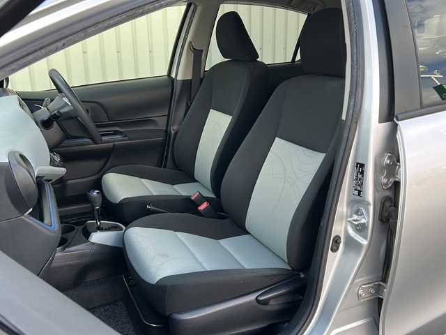 トヨタ アクア S 千葉県 2013(平25)年 12.7万km シルバーM 純正SDナビゲーション/【Bluetooth・CD・DVD・SD・DS】/バックカメラ/エンジンプッシュスタート/・スマートキー/・スペアキー/ハロゲンヘッドライト/・オートライト/前後ドライブレコーダー/ETC/ステアリングリモコン/取扱説明書