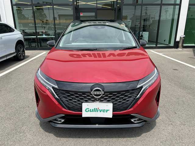 日産 オーラ G レザーエディション 愛媛県 2023(令5)年 2.2万km ガーネットレッド/スーパーブラック 2トーン 登録時走行距離：21270km/禁煙車/純正ナビ/Bluetooth/HDMI/フルセグ/ワンオーナー/ステアリングヒーター/ワイヤレス充電/ブラインドスポットモニター/クリアランスソナー/全方位バックカメラ/クルーズコントロール/プッシュスタート/ビルトインETC/BOSEスピーカー/衝突被害軽減システム/ドライブレコーダー