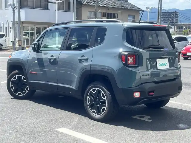 クライスラー・ジープ ジープ レネゲード トレイルホーク 島根県 2016(平28)年 6万km アンヴィルクリアコート ４ＷＤ　/バックカメラ　/ＥＴＣ　/後方コーナーセンサー　/クルーズコントロール　/レーンキープアシスト　/横滑り防止装置　/スマートキー　/プッシュスタート　/純正ＨＩＤライト　/純正１７インチアルミホイール　/純正フロアマット