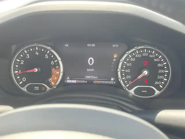 クライスラー・ジープ ジープ レネゲード トレイルホーク 島根県 2016(平28)年 6万km アンヴィルクリアコート ４ＷＤ　/バックカメラ　/ＥＴＣ　/後方コーナーセンサー　/クルーズコントロール　/レーンキープアシスト　/横滑り防止装置　/スマートキー　/プッシュスタート　/純正ＨＩＤライト　/純正１７インチアルミホイール　/純正フロアマット
