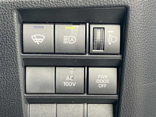 トヨタ ヴォクシー ハイブリッド S－Z 道央・札幌 2022(令4)年 2.7万km アティチュードブラックマイカ ワンオーナー/寒冷地仕様/純正10.5型ナビ/フルセグ/CD/DVD/BT/Miracast/USB/バックカメラ/両側パワースライド/パワーバックドア/ハーフレザーシート/衝突軽減ブレーキ/レーンキープアシスト/前後ドライブレコーダー/レーダークルーズコントロール/シートヒーター（D/N）/ステアリングヒーター/ワイパーデアイサー/オートマチックハイビーム/AC100V電源/コーナーセンサー/ＬＥＤヘッドライト/ヘッドライトレベライザー/ビルトインＥＴＣ/スマートキー×2/保証書/取扱説明書