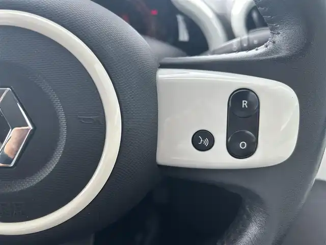 ルノー トゥインゴ EDC 鹿児島県 2019(令1)年 7.1万km 黄 純正ナビ/　　BT/AUX/LEDオートライト/純正アルミホイール/アイドリングストップ/リモコンキー/ETC
