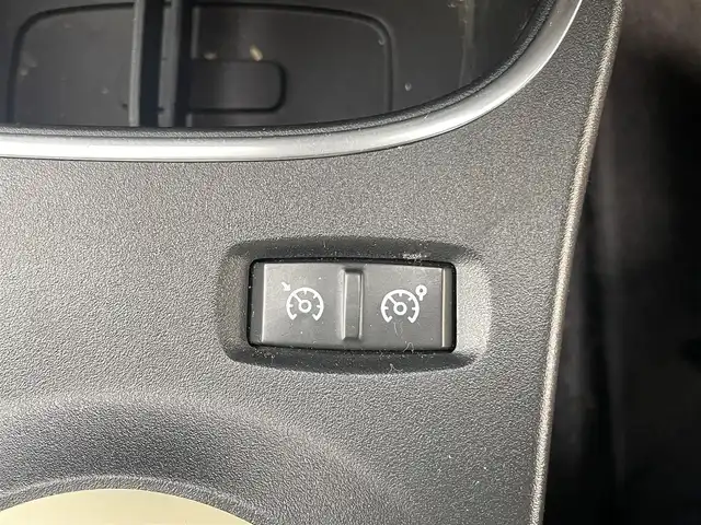 ルノー トゥインゴ EDC 栃木県 2019(令1)年 7.1万km 黄 純正ナビ/　　BT/AUX/LEDオートライト/純正アルミホイール/アイドリングストップ/リモコンキー/ETC