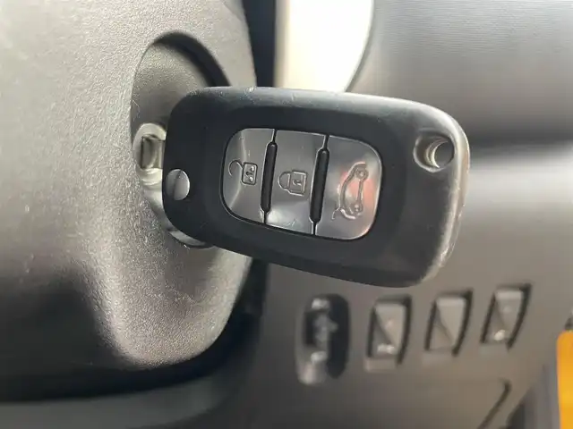 ルノー トゥインゴ EDC 栃木県 2019(令1)年 7.1万km 黄 純正ナビ/　　BT/AUX/LEDオートライト/純正アルミホイール/アイドリングストップ/リモコンキー/ETC
