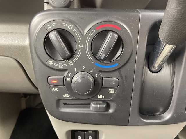 スズキ エブリイ PA リミテッド 道央・札幌 2023(令5)年 3.3万km シルキーシルバーメタリック ・４ＷＤ/切り替えスイッチ/・デュアルカメラブレーキサポート/・後退時ブレーキサポート/誤発進抑制機能/・車線逸脱警報機能/・コーナーセンサー/・社外ディスプレイオーディオ/・Bluetooth/applecarplay/・オートライト/・キーレス