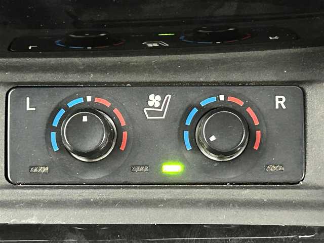 トヨタ ヴェルファイア Z Gエディション 熊本県 2020(令2)年 7.6万km ブラック ワンオーナー/禁煙車/トヨタセーフティセンス/・レーンキープアシスト/・クリアランスソナー/・プリクラッシュセーフティ/・プリクラッシュセーフティブレーキ/・レーダークルーズコントロール/・パワーバックドア/両側電動ドア/純正フリップダウンモニター/純正10インチメモリナビ/・CD/DVD/Bluetooth/フルセグTV/・ビルトインETC/・バックカメラ/革巻きステアリング/・ステアリングスイッチ/・ステアリングヒーター/レザーシート/・DNセカンドパワーシート/・DNベンチレーション/・D席メモリ付き/MT付きAT/左右独立エアコン/純正フロアマット/純正ドアバイザー/純正18インチAW/オートライト/・オートマチックハイビーム/・シーケンシャル三眼LEDヘッドライト/・LEDフォグランプ/電動格納ウインカーミラー/電子パーキング/・ブレーキホールド