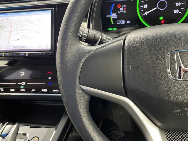 ホンダ シャトル ハイブリッド ホンダセンシング 栃木県 2019(令1)年 4.4万km クリスタルブラックパール 社外8型メモリーナビゲーション【AVIC-RL810】/（CD/DVD/BT/フルセグ/AM/FM）/バックカメラ/ホンダセンシング/CMBS衝突軽減ブレーキ/誤発進抑制機能/アダブティブクルーズコントロールACC/LKAS車線維持支援システム/路外逸脱抑制機能/先行車発進お知らせ機能/標識認識機能/後方誤発進抑制機能/純正ビルトインETC/社外前方ドライブレコーダー/ECON/プッシュスタート/スマートキー/純正サイド/リアスポイラー/社外前方ドライブレコーダー/社外17インチアルミホイール/スペアキー