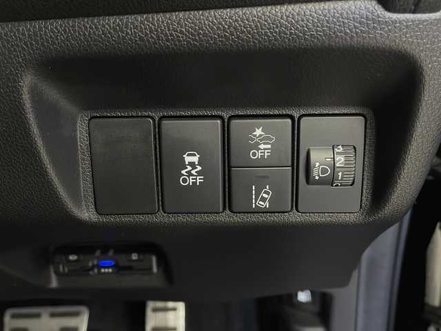 ホンダ シャトル ハイブリッド ホンダセンシング 栃木県 2019(令1)年 4.4万km クリスタルブラックパール 社外8型メモリーナビゲーション【AVIC-RL810】/（CD/DVD/BT/フルセグ/AM/FM）/バックカメラ/ホンダセンシング/CMBS衝突軽減ブレーキ/誤発進抑制機能/アダブティブクルーズコントロールACC/LKAS車線維持支援システム/路外逸脱抑制機能/先行車発進お知らせ機能/標識認識機能/後方誤発進抑制機能/純正ビルトインETC/社外前方ドライブレコーダー/ECON/プッシュスタート/スマートキー/純正サイド/リアスポイラー/社外前方ドライブレコーダー/社外17インチアルミホイール/スペアキー