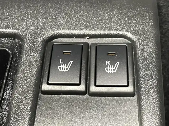 スズキ ジムニー XC 群馬県 2024(令6)年 0.1千km ピュアホワイトP 届出済未使用車：登録時走行距離10km/＝＝＝＝＝/届出済未使用車　シートヒーター　デュアルセンサーブレーキサポート　ＬＥＤヘッドライト　純正１５インチアルミ　クルーズコントロール　コーナーセンサー　ヒルディセントコントロール　オートマチックハイビーム