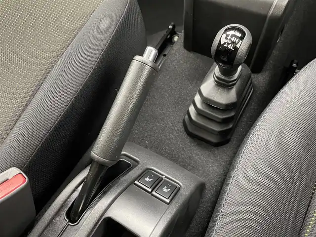 スズキ ジムニー XC 群馬県 2024(令6)年 0.1千km ピュアホワイトP 届出済未使用車：登録時走行距離10km/＝＝＝＝＝/届出済未使用車　シートヒーター　デュアルセンサーブレーキサポート　ＬＥＤヘッドライト　純正１５インチアルミ　クルーズコントロール　コーナーセンサー　ヒルディセントコントロール　オートマチックハイビーム