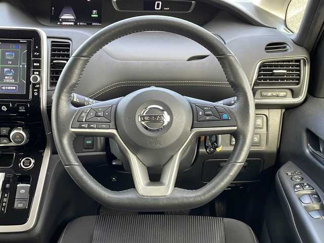 日産 セレナ ハイウェイスターVセレクションⅡ 新潟県 2019(平31)年 4万km ダイヤモンドブラック 2トーン 4WD/純正9インチSDナビ(MM518D-L)/CD/DVD/BD/BT/フルセグテレビ/SDミュージックサーバー/全方位カメラ/ETC/フリップダウンモニター/ドライブレコーダー/衝突被害軽減ブレーキ/レーンキープアシスト/レーダークルーズコントロール/両側パワースライドドア/シートヒーター /ステアリングヒーター/ステアリングスイッチ/コーナーセンサー/パーキングアシスト/スマートキー/プッシュスタート/LEDヘッドライト/オートライト/フォグランプ/社外15インチアルミホイール/純正15インチAW冬タイヤ車載