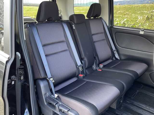 日産 セレナ ハイウェイスターVセレクションⅡ 新潟県 2019(平31)年 4万km ダイヤモンドブラック 2トーン 4WD/純正9インチSDナビ(MM518D-L)/CD/DVD/BD/BT/フルセグテレビ/SDミュージックサーバー/全方位カメラ/ETC/フリップダウンモニター/ドライブレコーダー/衝突被害軽減ブレーキ/レーンキープアシスト/レーダークルーズコントロール/両側パワースライドドア/シートヒーター /ステアリングヒーター/ステアリングスイッチ/コーナーセンサー/パーキングアシスト/スマートキー/プッシュスタート/LEDヘッドライト/オートライト/フォグランプ/社外15インチアルミホイール/純正15インチAW冬タイヤ車載