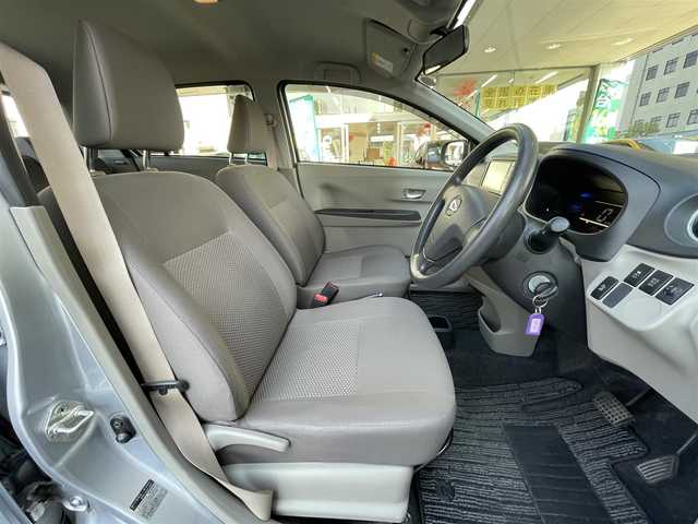 ダイハツ ミラ イース X SA 岡山県 2014(平26)年 2.9万km ブライトシルバーメタリック 登録時走行距離28606キロ/純正SDナビ/AM/FM/Bluetooth/TV/DVD/スマートアシスト/・衝突警報機能/・誤発進抑制機能（前方）/・先行車発進お知らせ機能/純正１４インチAW/純正フロアマット/電動格納ミラー/ハロゲンライト/リモコンキー/ETC