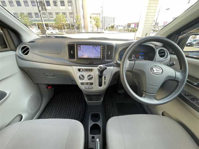 ダイハツ ミラ イース X SA 岡山県 2014(平26)年 2.9万km ブライトシルバーメタリック 登録時走行距離28606キロ/純正SDナビ/AM/FM/Bluetooth/TV/DVD/スマートアシスト/・衝突警報機能/・誤発進抑制機能（前方）/・先行車発進お知らせ機能/純正１４インチAW/純正フロアマット/電動格納ミラー/ハロゲンライト/リモコンキー/ETC