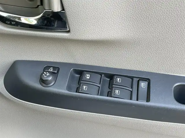 ダイハツ ミラ イース X SA 岡山県 2014(平26)年 2.9万km ブライトシルバーメタリック 登録時走行距離28606キロ/純正SDナビ/AM/FM/Bluetooth/TV/DVD/スマートアシスト/・衝突警報機能/・誤発進抑制機能（前方）/・先行車発進お知らせ機能/純正１４インチAW/純正フロアマット/電動格納ミラー/ハロゲンライト/リモコンキー/ETC