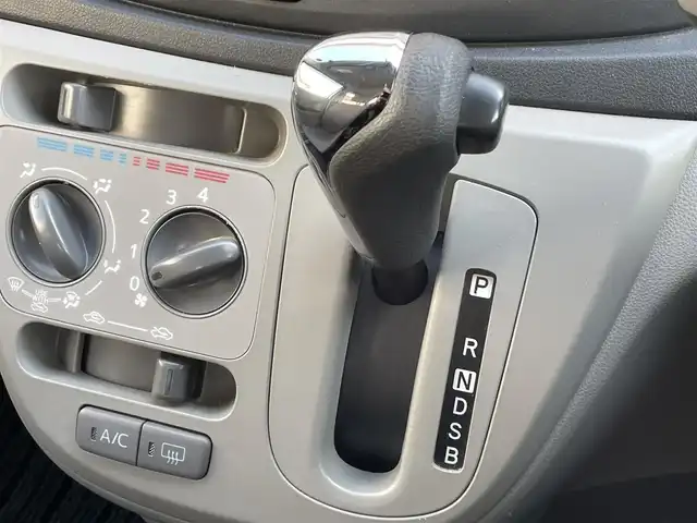 ダイハツ ミラ イース X SA 岡山県 2014(平26)年 2.9万km ブライトシルバーメタリック 登録時走行距離28606キロ/純正SDナビ/AM/FM/Bluetooth/TV/DVD/スマートアシスト/・衝突警報機能/・誤発進抑制機能（前方）/・先行車発進お知らせ機能/純正１４インチAW/純正フロアマット/電動格納ミラー/ハロゲンライト/リモコンキー/ETC