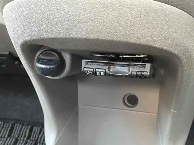 ダイハツ ミラ イース X SA 岡山県 2014(平26)年 2.9万km ブライトシルバーメタリック 登録時走行距離28606キロ/純正SDナビ/AM/FM/Bluetooth/TV/DVD/スマートアシスト/・衝突警報機能/・誤発進抑制機能（前方）/・先行車発進お知らせ機能/純正１４インチAW/純正フロアマット/電動格納ミラー/ハロゲンライト/リモコンキー/ETC