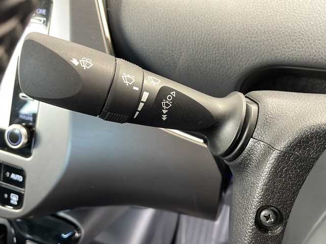 トヨタ プリウス ＰＨＶ S GRスポーツ 富山県 2021(令3)年 3.1万km プラチナホワイトパールマイカ ワンオーナー/後期５人乗り/トヨタセーフティセンス/・プリクラッシュセーフティ/・レーントレーシングアシスト/・ロードサインアシスト/・レーダークルーズコントロール/・オートハイビーム/純正８インチディスプレイオーディオ/(AM.FM.BT.MiraCast)/バックカメラ/フルセグTV/AC100V充電/ビルトインETC2.0/プッシュスタート/スマートキー/革巻きステアリング/ステアリングスイッチ/ハーフレザーシート/前席シートヒーター/LEDヘッドライト/LEDフォグランプ/純正18インチAW/純正フロアマット