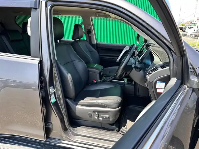 トヨタ ランドクルーザー プラド TX Lパッケージ 宮城県 2019(令1)年 7.6万km グレーメタリック トヨタセーフティセンスP/・プリクラッシュセーフティ/・レーンデイパーチャーアラート/・オートマチックハイビーム/・レーダークルーズコントロール【ブレーキ制御付】/ブラック革シート/・パワーシート【D/N】/・シートヒーター【D/N】/・エアシート【D/N】/社外フローティングナビ【ALPINE】/・フルセグ/・Bluetooth/・CD/DVD/・HDMI/バックカメラ/ビルドインETC2.0/社外前後ドライブレコーダー/社外マフラー/社外17インチアルミホイール/純正フロアマット/ドアバイアザー/スペアタイヤ/スペアキー/保証書