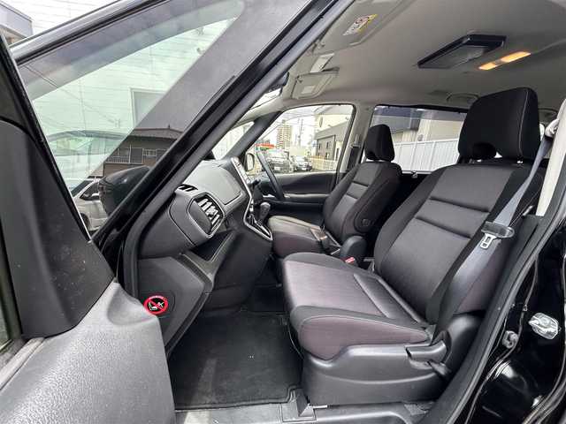 日産 セレナ ハイウェイスターVセレクションⅡ 愛知県 2019(令1)年 4.6万km ダイヤモンドブラック 社外メモリナビ(FM/AM/CD/DVD/BT/USB/iPod/AUX/HDMI/フルセグ)/アラウンドビューカメラ/フリップダウンモニター/インテリジェントエマージェンシーブレーキ/駐車支援/ふらつき検知/クリアランスソナー/クルーズコントロール/ドライブレコーダー/両側パワースライドドア/ワンタッチオートスライド/LEDヘッドライト/フォグランプ/純正AW16インチ/アイドリングストップ/ETC/プッシュスタート/スマートキー/スペアキー１本/ステアリングリモコン/ABS/保証書