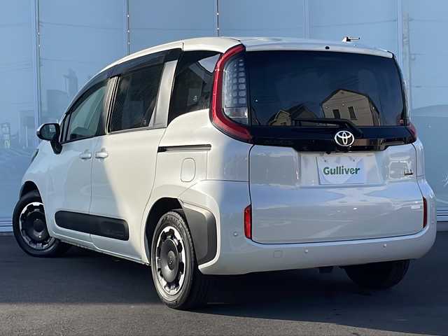 トヨタ シエンタ ハイブリッド Z 神奈川県 2023(令5)年 3.2万km ホワイトパールクリスタルシャイン ・８インチナビ　/・全周囲モニター　/・純正ＥＴＣ　/・Ｂｌｕｅｔｏｏｔｈ　/・ＡｐｐｌｅＣａｒＰｌａｙ　ＡｎｄｒｏｉｄＡｕｔｏ　/・フルセグTV/・ハンズフリーデュアルパワースライドドア　/・後席用サンシェード　/・アクセサリーコンセントト（AC100V・1500W/インパネ1・荷室1/非常時給電システム付）/・運転席アームレスト/・本革巻きステアリング/・純正サイドバイザー/・レーダークルーズコントロール（停止保持機能あり）/・LEDヘッドライト/・ドライブレコーダー（TZ-DR210）/・スマートキー/・プッシュスタート
