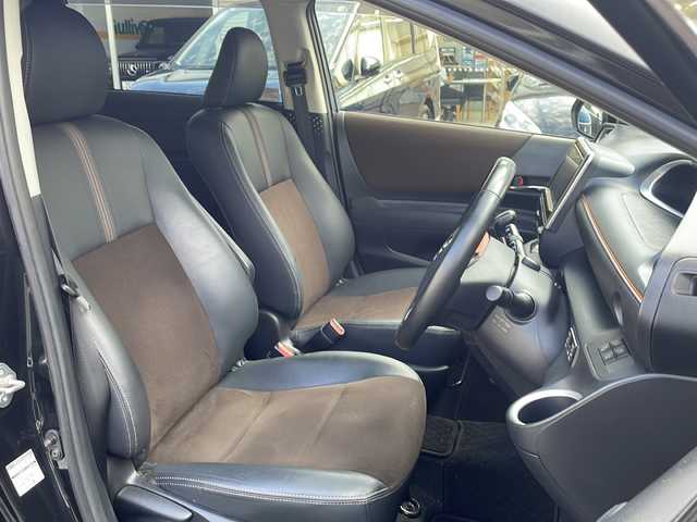 トヨタ シエンタ G クエロ 福岡県 2020(令2)年 5.1万km ブラックマイカ ワンオーナー/純正ナビ（Bluetooth・フルセグTV・CD・DVD再生）/ドライブレコーダー（前後）/USB入力端子/クリアランスソナー/コーナーセンサー/ビルトインETC/両側パワースライドドア/3列シート/レーンキープアシスト/パワーステアリング/パワーウィンドウ/アイドリングストップ/スマートキー/純正フロアマット/横滑り防止装置/盗難防止装置/衝突被害軽減システム/LEDオートライト/プッシュスタート/ABS/保証書/取扱説明書