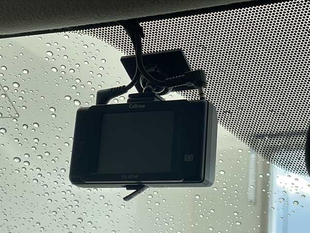 トヨタ シエンタ G クエロ 沖縄県 2020(令2)年 5.1万km ブラックマイカ 純正ナビ(ＮＳＺＴ－Ｙ６８Ｔ)/(フルセグＴＶ　Ｂｌｕｅｔｏｏｔｈ　ＣＤ　ＤＶＤ　ＡＭ　ＦＭ)　/パノラミックビューモニター　/ドライブレコーダー　/ＥＴＣ　　/ハーフレザーシート/ステアリングスイッチ/両側パワースライドドア　/トヨタセーフティセンス/・衝突被害軽減ブレーキ (プリクラッシュセーフティ)																																																		/・車線はみ出しアラート (レーンディパーチャーアラート)																									/・自動ハイビーム (オートマチックハイビーム)																									/スマートキー/プッシュスタート/アイドリングストップ/ＬＥＤヘッドライト　/オートライト/電動格納ミラー/クリアランスソナー/純正フロアマット/ドアバイザー/保証書/取扱説明書/記録簿