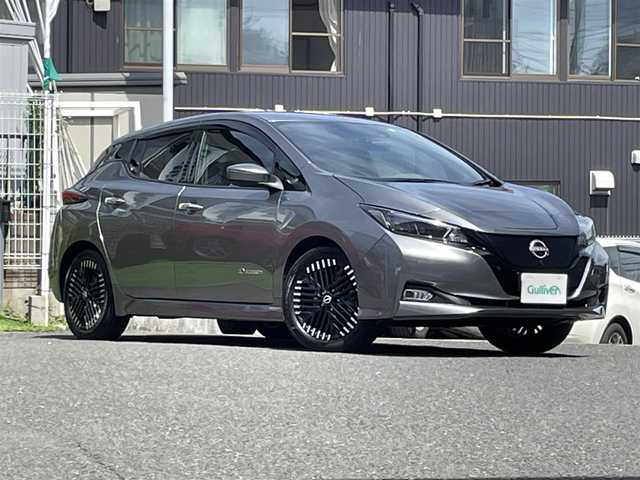 日産 リーフ X Vセレクション 宮城県 2023(令5)年 2.6万km ダークメタルグレー ワンオーナー/純正ナビ（AM/FM/BT）/フルセグTV/バックカメラ/全方位カメラ/レーダークルーズコントロール/レーンキープアシスト/衝突被害軽減装置/シートヒーター（全席）/ステアリングヒーター/ETC2.0/ドライブレコーダー/サマータイヤ純正AW（215/50R17）6mm/スタッドレス社外AW（215/50R17）7mm/保証書