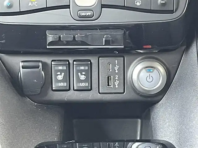 日産 リーフ X Vセレクション 宮城県 2023(令5)年 2.6万km ダークメタルグレー ワンオーナー/純正ナビ（AM/FM/BT）/フルセグTV/バックカメラ/全方位カメラ/レーダークルーズコントロール/レーンキープアシスト/衝突被害軽減装置/シートヒーター（全席）/ステアリングヒーター/ETC2.0/ドライブレコーダー/サマータイヤ純正AW（215/50R17）6mm/スタッドレス社外AW（215/50R17）7mm/保証書