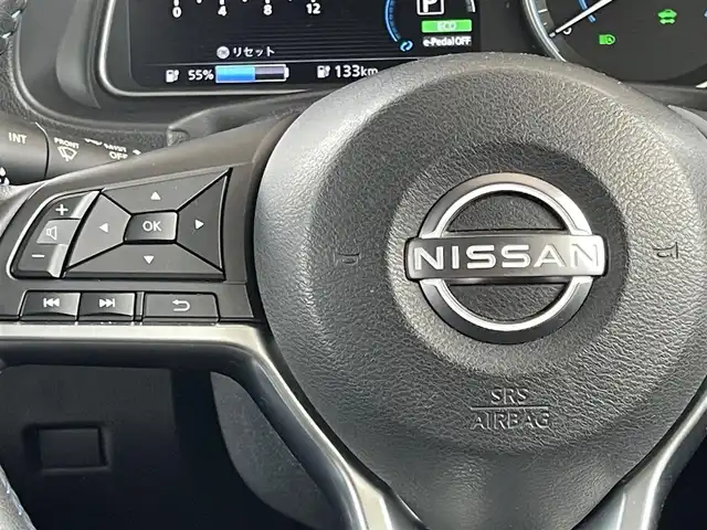 日産 リーフ X Vセレクション 宮城県 2023(令5)年 2.6万km ダークメタルグレー ワンオーナー/純正ナビ（AM/FM/BT）/フルセグTV/バックカメラ/全方位カメラ/レーダークルーズコントロール/レーンキープアシスト/衝突被害軽減装置/シートヒーター（全席）/ステアリングヒーター/ETC2.0/ドライブレコーダー/サマータイヤ純正AW（215/50R17）6mm/スタッドレス社外AW（215/50R17）7mm/保証書