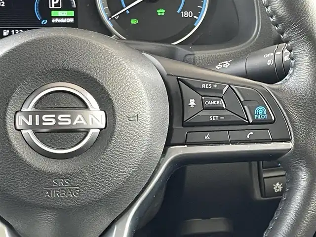 日産 リーフ X Vセレクション 宮城県 2023(令5)年 2.6万km ダークメタルグレー ワンオーナー/純正ナビ（AM/FM/BT）/フルセグTV/バックカメラ/全方位カメラ/レーダークルーズコントロール/レーンキープアシスト/衝突被害軽減装置/シートヒーター（全席）/ステアリングヒーター/ETC2.0/ドライブレコーダー/サマータイヤ純正AW（215/50R17）6mm/スタッドレス社外AW（215/50R17）7mm/保証書