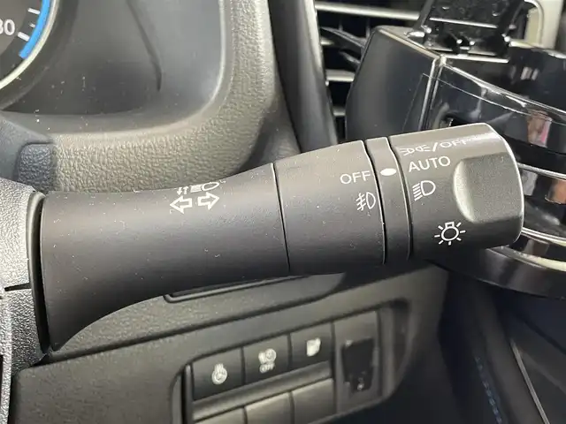 日産 リーフ X Vセレクション 宮城県 2023(令5)年 2.6万km ダークメタルグレー ワンオーナー/純正ナビ（AM/FM/BT）/フルセグTV/バックカメラ/全方位カメラ/レーダークルーズコントロール/レーンキープアシスト/衝突被害軽減装置/シートヒーター（全席）/ステアリングヒーター/ETC2.0/ドライブレコーダー/サマータイヤ純正AW（215/50R17）6mm/スタッドレス社外AW（215/50R17）7mm/保証書