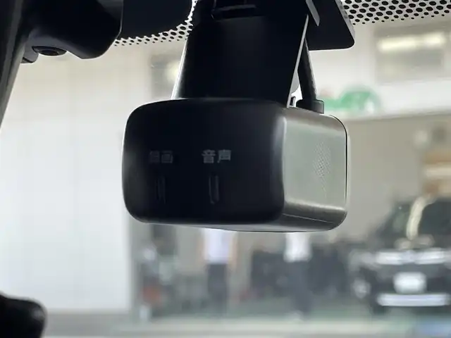 日産 リーフ X Vセレクション 宮城県 2023(令5)年 2.6万km ダークメタルグレー ワンオーナー/純正ナビ（AM/FM/BT）/フルセグTV/バックカメラ/全方位カメラ/レーダークルーズコントロール/レーンキープアシスト/衝突被害軽減装置/シートヒーター（全席）/ステアリングヒーター/ETC2.0/ドライブレコーダー/サマータイヤ純正AW（215/50R17）6mm/スタッドレス社外AW（215/50R17）7mm/保証書
