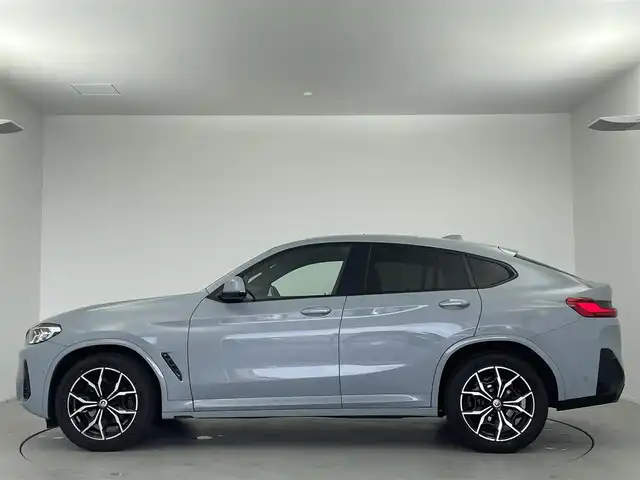 ＢＭＷ Ｘ４ xDrive 20d Mスポーツ 愛知県 2022(令4)年 2.2万km グレー ワンオーナー　/ナビ　/全方位カメラ　/茶革　/ブルックリングレー　/サンルーフ　/パドルシフト/前後席シートヒーター　/置くだけ充電　/前席パドルシフト　/ＢＳＭ　/ETC２．０　/タイプＣ　/ＵＳＢ　/前後ソナー　/前後ドラレコ　/ＬＥＤライトワンセグテレビ