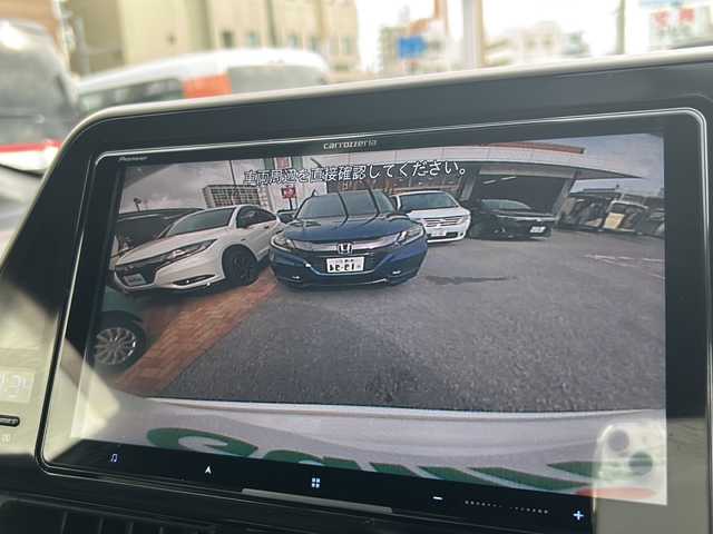 トヨタ Ｃ－ＨＲ G 沖縄県 2017(平29)年 16.7万km ホワイトパールクリスタルシャイン 社外ナビ　フルセグＴＶ　/バックカメラ　/ＬＥＤヘッドライト　/オートライト　/オートハイビーム　/前方ドライブレコーダー　/電動サイドブレーキ　/オートハイビーム　/ビルトインＥＴＣ　/スマートキー