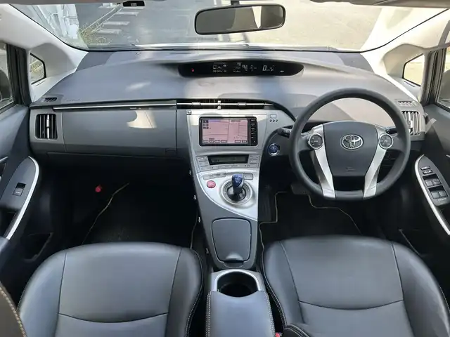 トヨタ プリウス S　マイコーデ 静岡県 2015(平27)年 11.3万km ホワイトパールクリスタルシャイン 特別仕様車/ワンオーナー/純正ＳＤナビ/ＢＴオーディオ/バックカメラ/ＣＤ再/ワンセグTV/ＥＴＣ/専用合皮シート/スマートキー２本/プッシュスタート/ＨＩＤオートライト/フォグランプ/純正フロアマット/ドアバイザー/社外１５ＡＷ