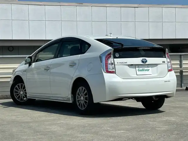 トヨタ プリウス S　マイコーデ 静岡県 2015(平27)年 11.3万km ホワイトパールクリスタルシャイン 特別仕様車/ワンオーナー/純正ＳＤナビ/ＢＴオーディオ/バックカメラ/ＣＤ再/ワンセグTV/ＥＴＣ/専用合皮シート/スマートキー２本/プッシュスタート/ＨＩＤオートライト/フォグランプ/純正フロアマット/ドアバイザー/社外１５ＡＷ