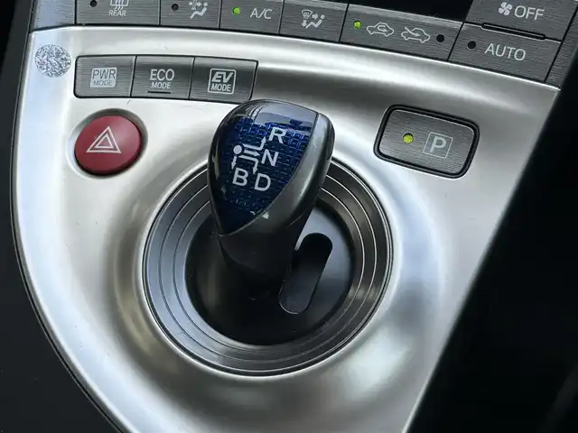 トヨタ プリウス S　マイコーデ 静岡県 2015(平27)年 11.3万km ホワイトパールクリスタルシャイン 特別仕様車/ワンオーナー/純正ＳＤナビ/ＢＴオーディオ/バックカメラ/ＣＤ再/ワンセグTV/ＥＴＣ/専用合皮シート/スマートキー２本/プッシュスタート/ＨＩＤオートライト/フォグランプ/純正フロアマット/ドアバイザー/社外１５ＡＷ