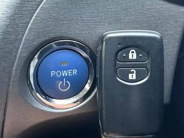 トヨタ プリウス S　マイコーデ 静岡県 2015(平27)年 11.3万km ホワイトパールクリスタルシャイン 特別仕様車/ワンオーナー/純正ＳＤナビ/ＢＴオーディオ/バックカメラ/ＣＤ再/ワンセグTV/ＥＴＣ/専用合皮シート/スマートキー２本/プッシュスタート/ＨＩＤオートライト/フォグランプ/純正フロアマット/ドアバイザー/社外１５ＡＷ