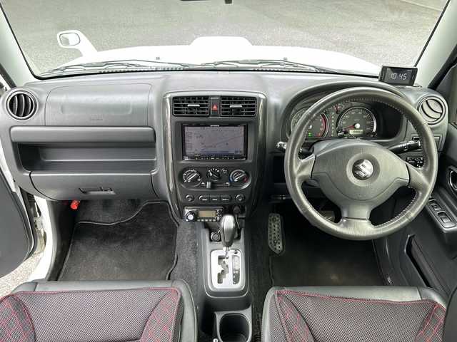 スズキ ジムニー クロスアドベンチャー XC 埼玉県 2011(平23)年 10.9万km パールホワイト メモリナビ/ワンセグテレビ/ウィンカーミラー/ETC/4WD/DVD機能再生有/16インチアルミホイール/背面タイヤ/運転席シートヒーター/ドライブレコーダー 有/Bluetooth/レーダー探知機 有(SUPER CAT)/運転席・助手席　エアバック有/本革巻きステアリング