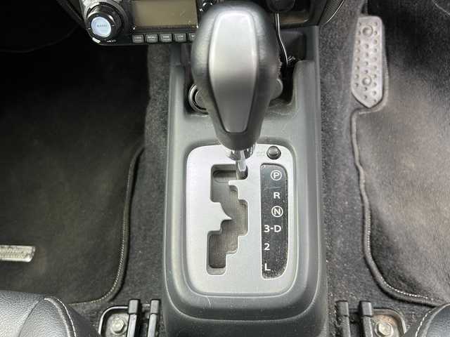 スズキ ジムニー クロスアドベンチャー XC 埼玉県 2011(平23)年 10.9万km パールホワイト メモリナビ/ワンセグテレビ/ウィンカーミラー/ETC/4WD/DVD機能再生有/16インチアルミホイール/背面タイヤ/運転席シートヒーター/ドライブレコーダー 有/Bluetooth/レーダー探知機 有(SUPER CAT)/運転席・助手席　エアバック有/本革巻きステアリング