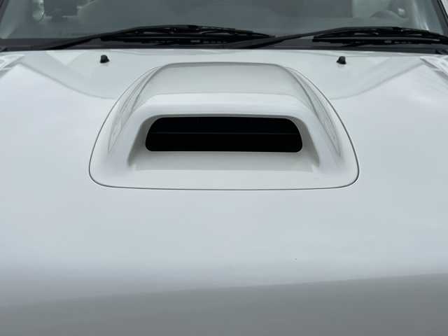 スズキ ジムニー クロスアドベンチャー XC 埼玉県 2011(平23)年 10.9万km パールホワイト メモリナビ/ワンセグテレビ/ウィンカーミラー/ETC/4WD/DVD機能再生有/16インチアルミホイール/背面タイヤ/運転席シートヒーター/ドライブレコーダー 有/Bluetooth/レーダー探知機 有(SUPER CAT)/運転席・助手席　エアバック有/本革巻きステアリング