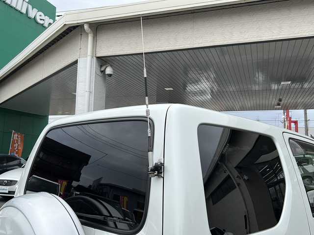 スズキ ジムニー クロスアドベンチャー XC 埼玉県 2011(平23)年 10.9万km パールホワイト メモリナビ/ワンセグテレビ/ウィンカーミラー/ETC/4WD/DVD機能再生有/16インチアルミホイール/背面タイヤ/運転席シートヒーター/ドライブレコーダー 有/Bluetooth/レーダー探知機 有(SUPER CAT)/運転席・助手席　エアバック有/本革巻きステアリング