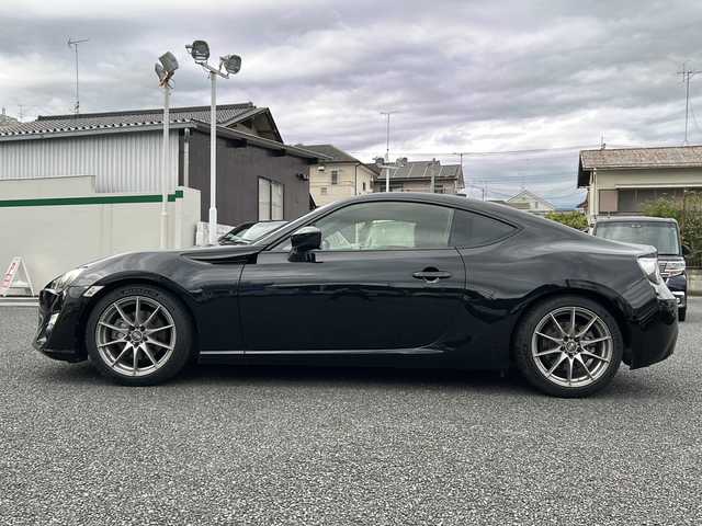 トヨタ ８６ GT 愛知県 2016(平28)年 4万km クリスタルブラックシリカ メモリナビ/ワンセグテレビ/クルーズコントロール/OZレーシング17インチAW/CUSCO車高調/柿本マフラー/TRDフェンダーフィン/ETC/保証書/取説書