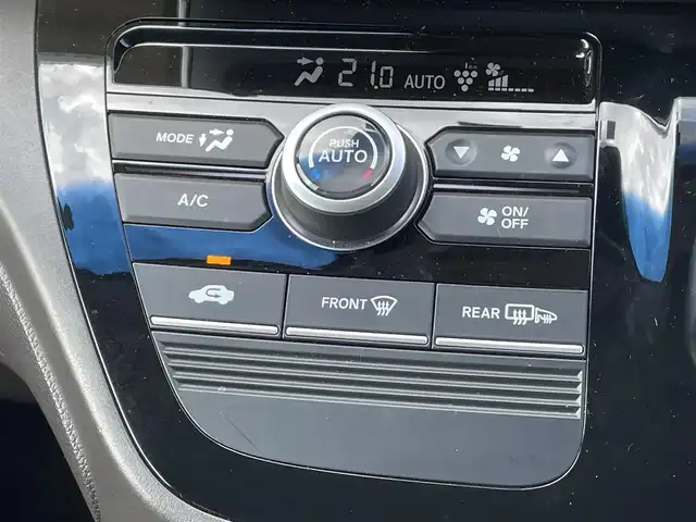 ホンダ フリード ハイブリット G ホンダセンシング 福岡県 2016(平28)年 5.3万km プレミアムディープロッソパール 純正ナビ/フルセグTV/CD/DVD/BT/AM/FM/HDMI/バックカメラ/ホンダセンシング/衝突軽減/レーンキープアシスト/レーダークルーズコントロール/両側パワースライドドア/ＬＥＤオートライト/ビルトインＥＴＣ/ステアリングリモコン/ウォークスルー/ロールサンシェード/スマートキー/プッシュスタート