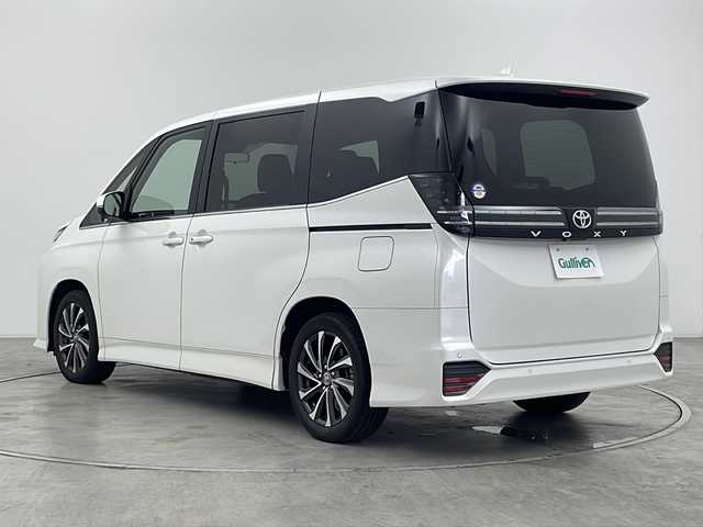 トヨタ ヴォクシー S－Z 群馬県 2024(令6)年 1.6万km ホワイトパールクリスタルシャイン 衝突被害軽減ブレーキ　純正ナビ　バックカメラ　両側電動スライドドア　アダプティブクルーズコントロール　ハーフレザーシート　ステアリングリモコン　シートヒーター　レザーステアリング　スマートキー　禁煙車