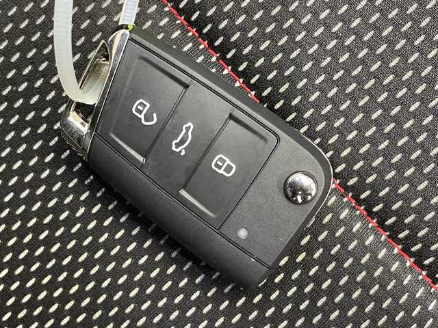 フォルクスワーゲン ＶＷ Ｔ－ロック TDI スポーツ 栃木県 2021(令3)年 1.7万km 赤Ⅱ ワンオーナー/ディーゼル/ターボ/純正ナビ/（Bluetooth/USB）/バックカメラ/Front Assist/Lane Assist/BSM/ACC/ドライバー疲労検知システム/コーナーセンサー/ビルトインETC/前方ドライブレコーダー/ルーフレール/禁煙車/赤/黒2トーン/オートライト/LEDヘッドライト/パドルシフト/横滑り防止装置/フォグランプ/スマートキー/プッシュスタート/アイドリングストップ/ステアリングスイッチ/革巻きステアリング/ウィンカーミラー/純正18インチアルミホイール/純正フロアマット